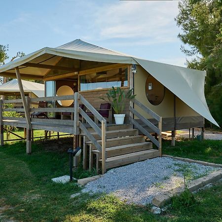 פיומבינו Suite Glamping Vicino Al Mare מראה חיצוני תמונה