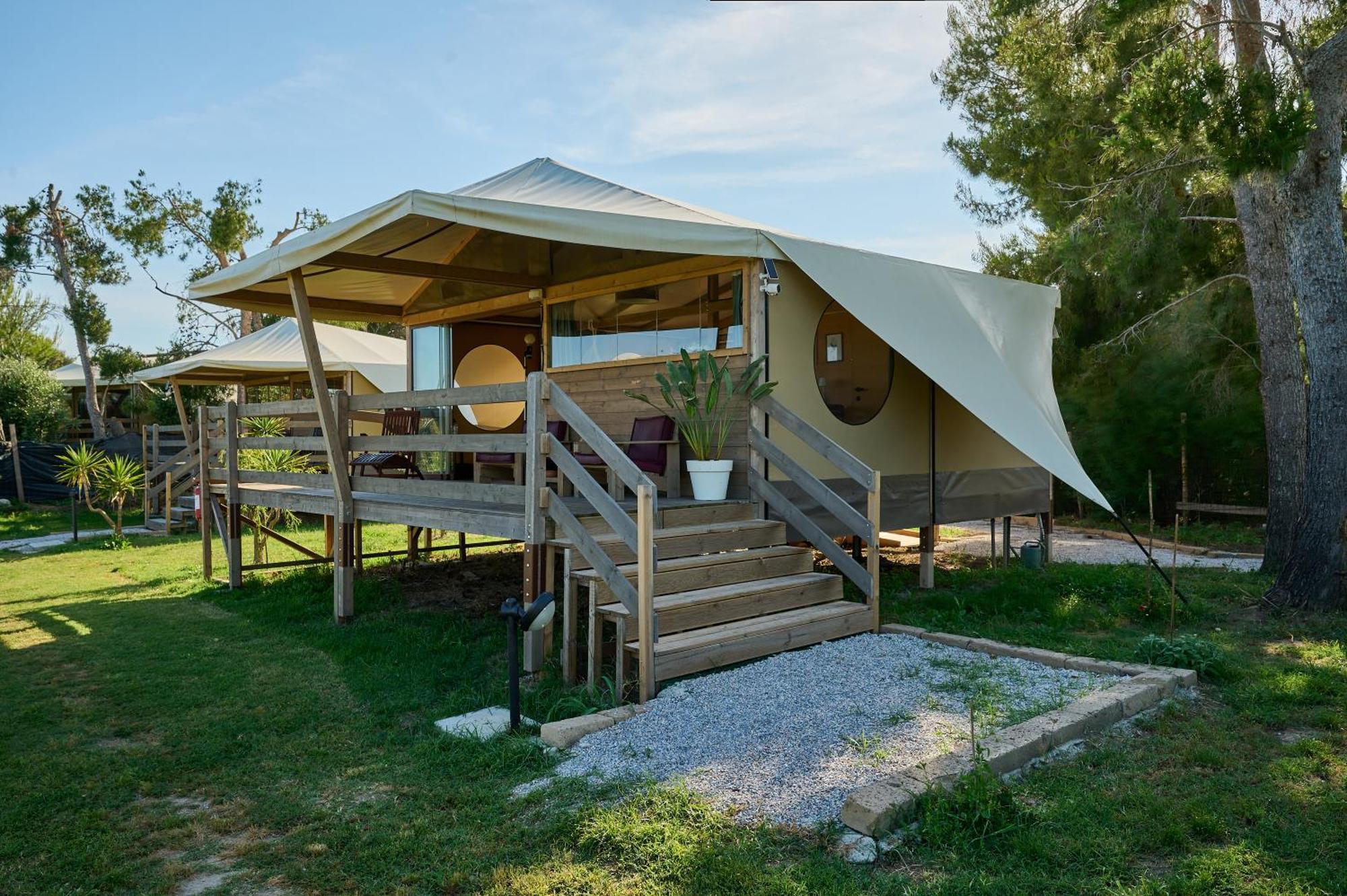 פיומבינו Suite Glamping Vicino Al Mare מראה חיצוני תמונה