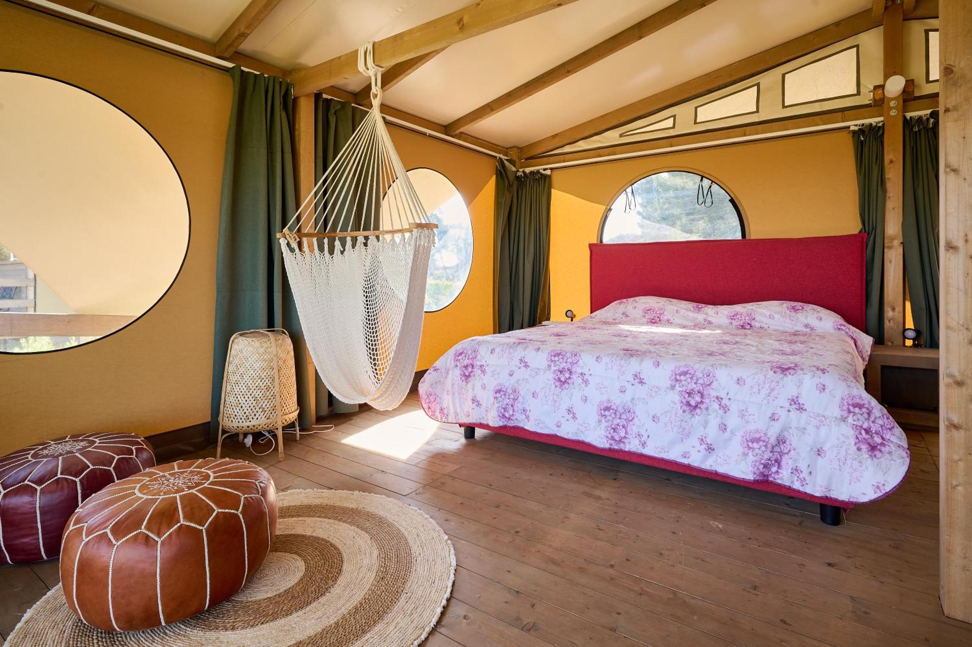 פיומבינו Suite Glamping Vicino Al Mare מראה חיצוני תמונה