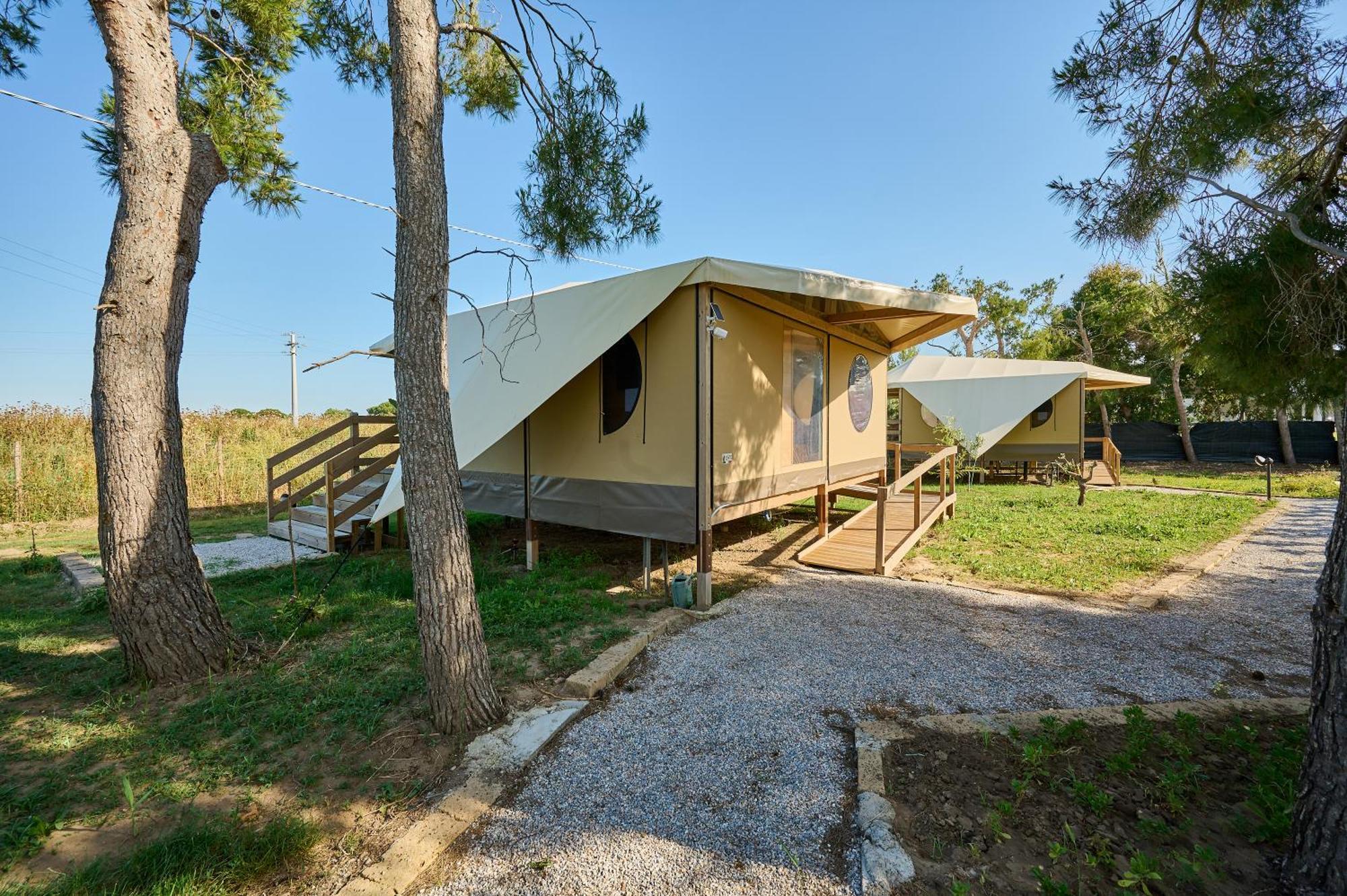 פיומבינו Suite Glamping Vicino Al Mare מראה חיצוני תמונה